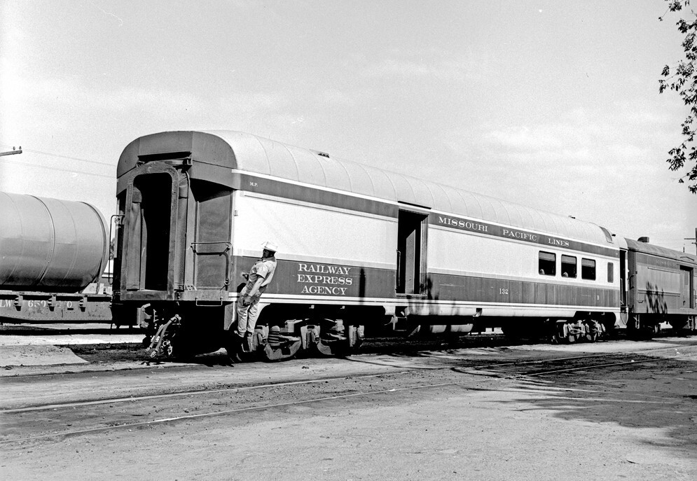 Missouri Pacific Combine Car No. 132 Laredo TX Mar 1961 5 x 7 Photo