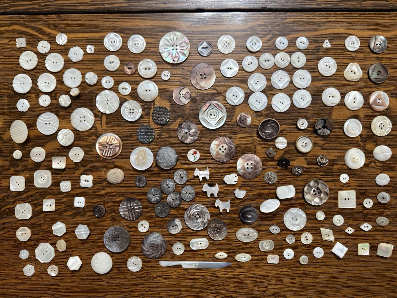 Vtg Antique MOP Shell Button Lot (160) Multi Material Overlay Pictorial Novelty