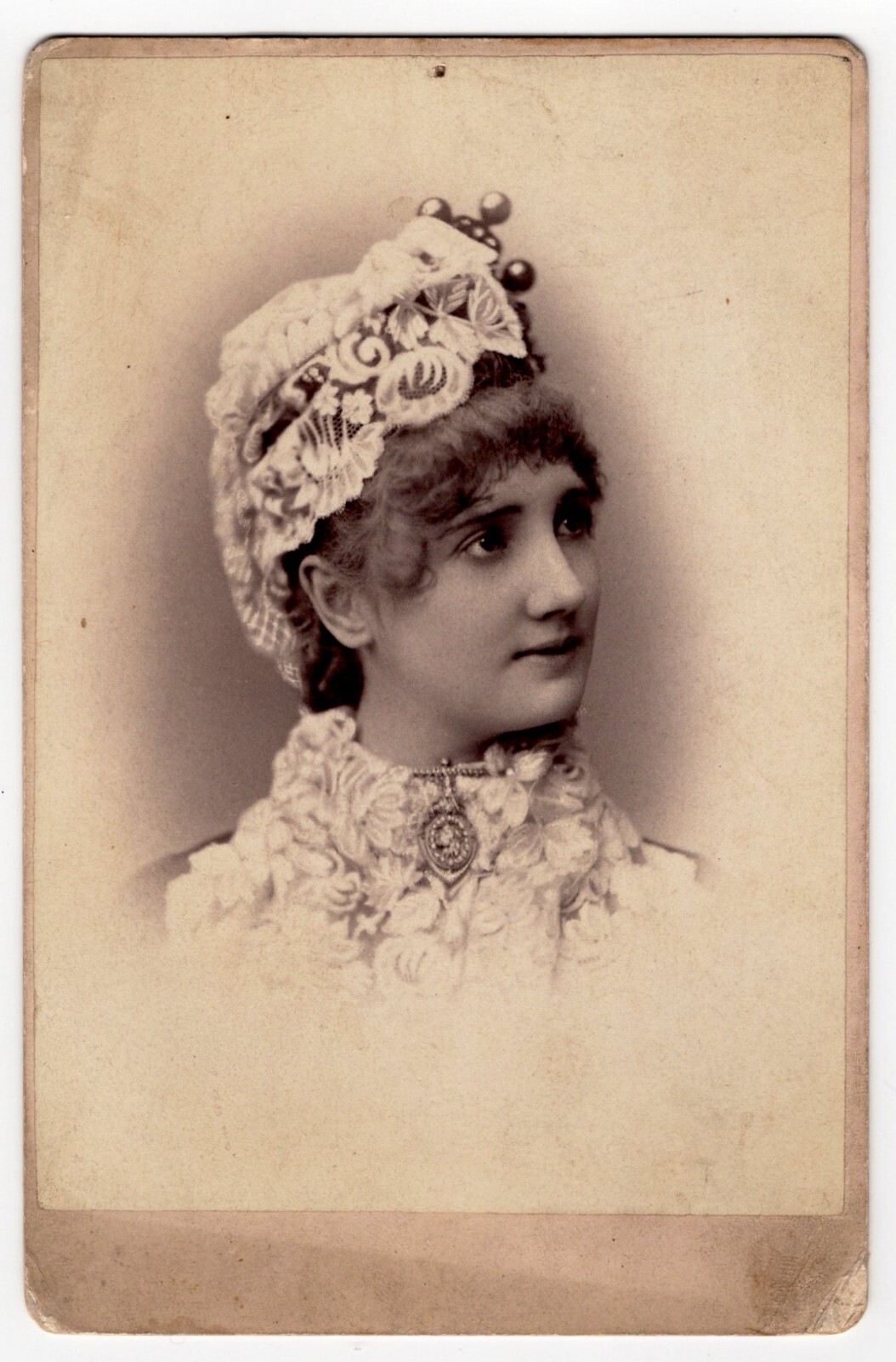 PRETTY WOMAN : VERNONA JARBEAU :ST. LOUIS, MISSOURI :CIVIL WAR HERO PHOTOGRAPHER