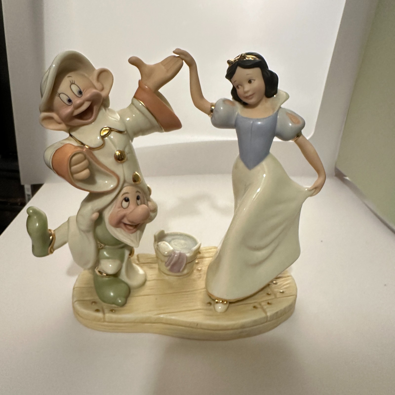 Lenox Disney Showcase Collection - Snow White