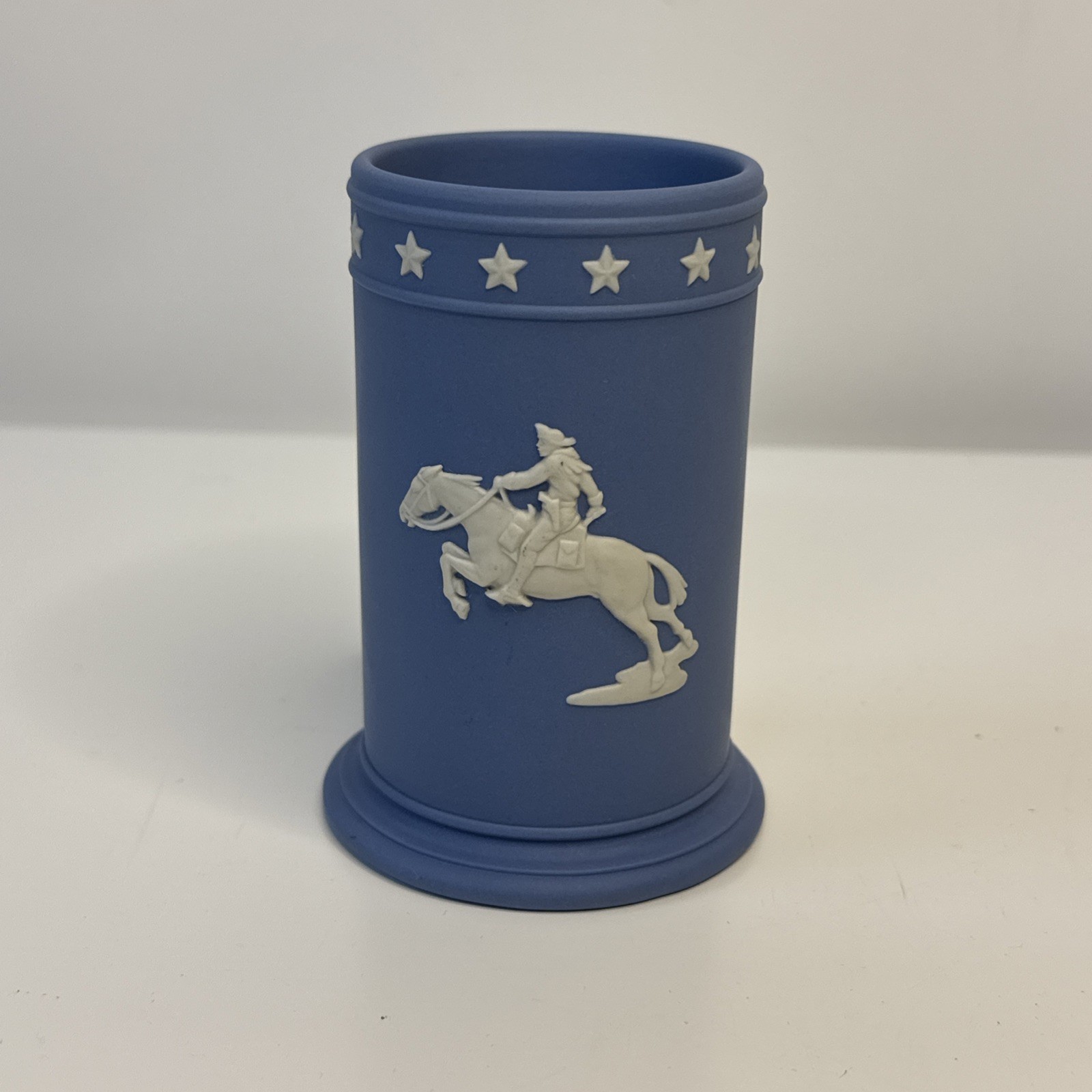 Wedgwood Pale Blue Jasperware Patriot Spill Vase Horseman Stars 4