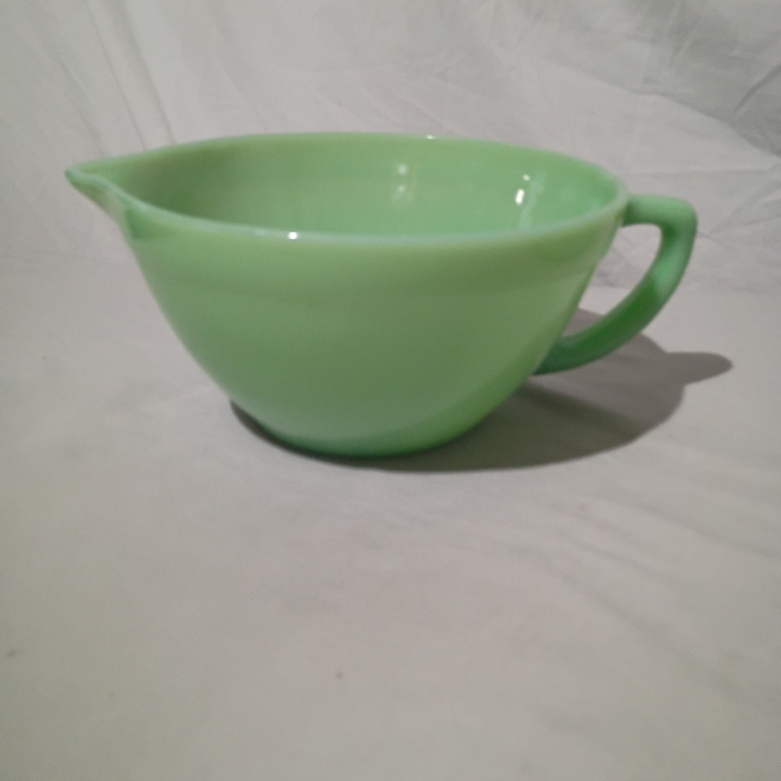 Jadeite Fire King Oven Ware Mixing Batter Bowl Spout D Handle Jade-ite USA 7.5\