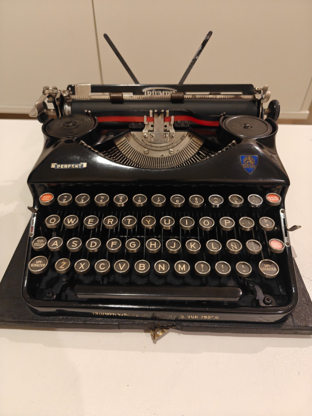 TRIUMPH PERFEKT TYPEWRITER. STD PICA FONT 10 CPI. GERMANY 1935. SPANISH LAYOUT