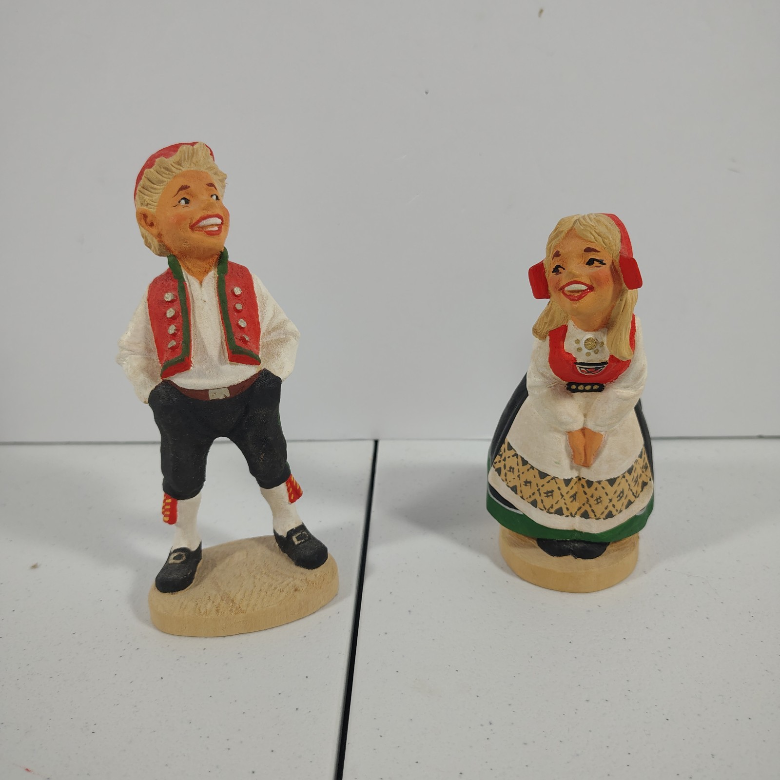 Vintage Henning Girl And Boy Hand Carved Wood Folk Art ~ Norway