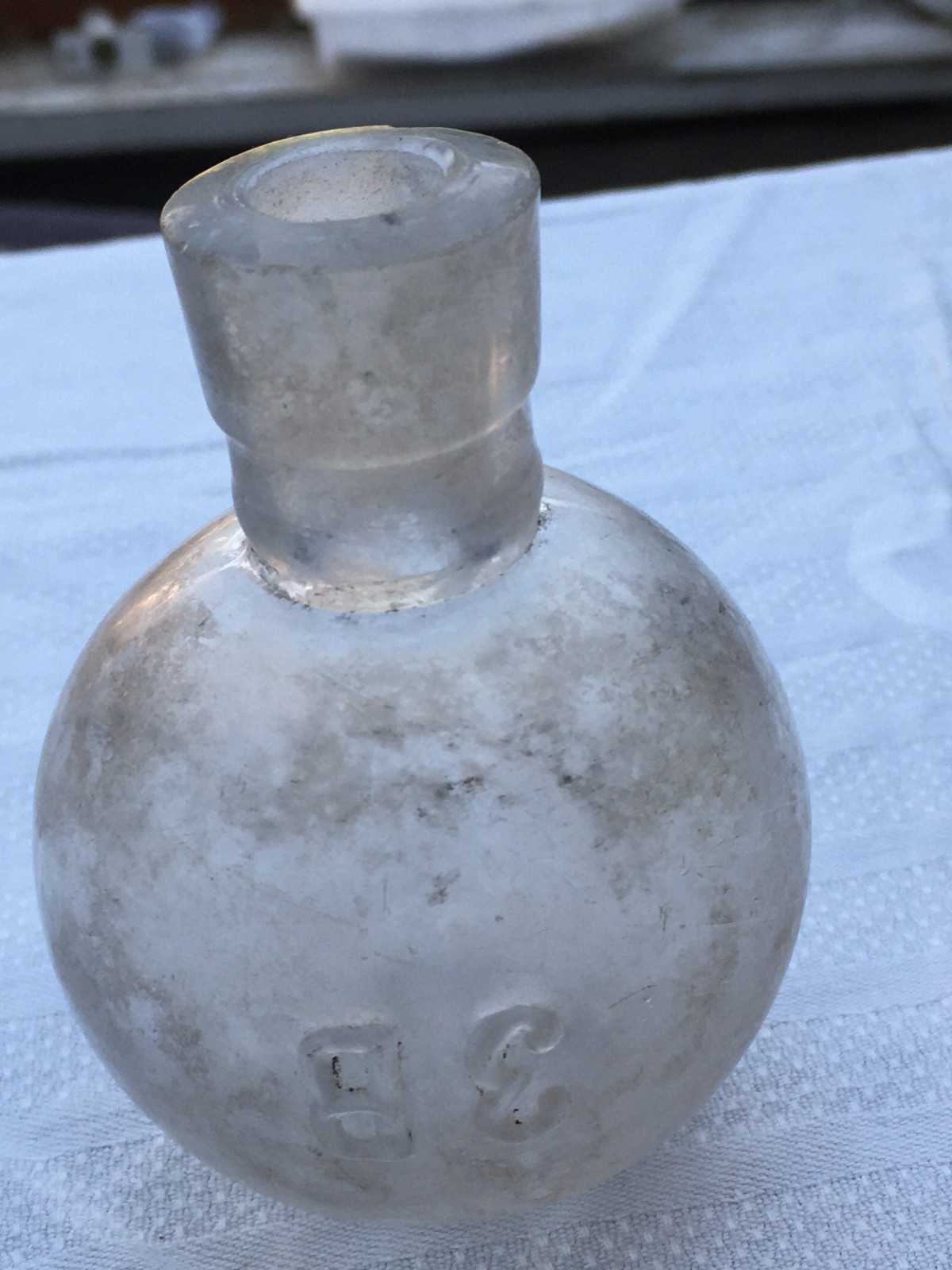 Unusual inverted upside-down \'3B\' small round bottle c1870-1900