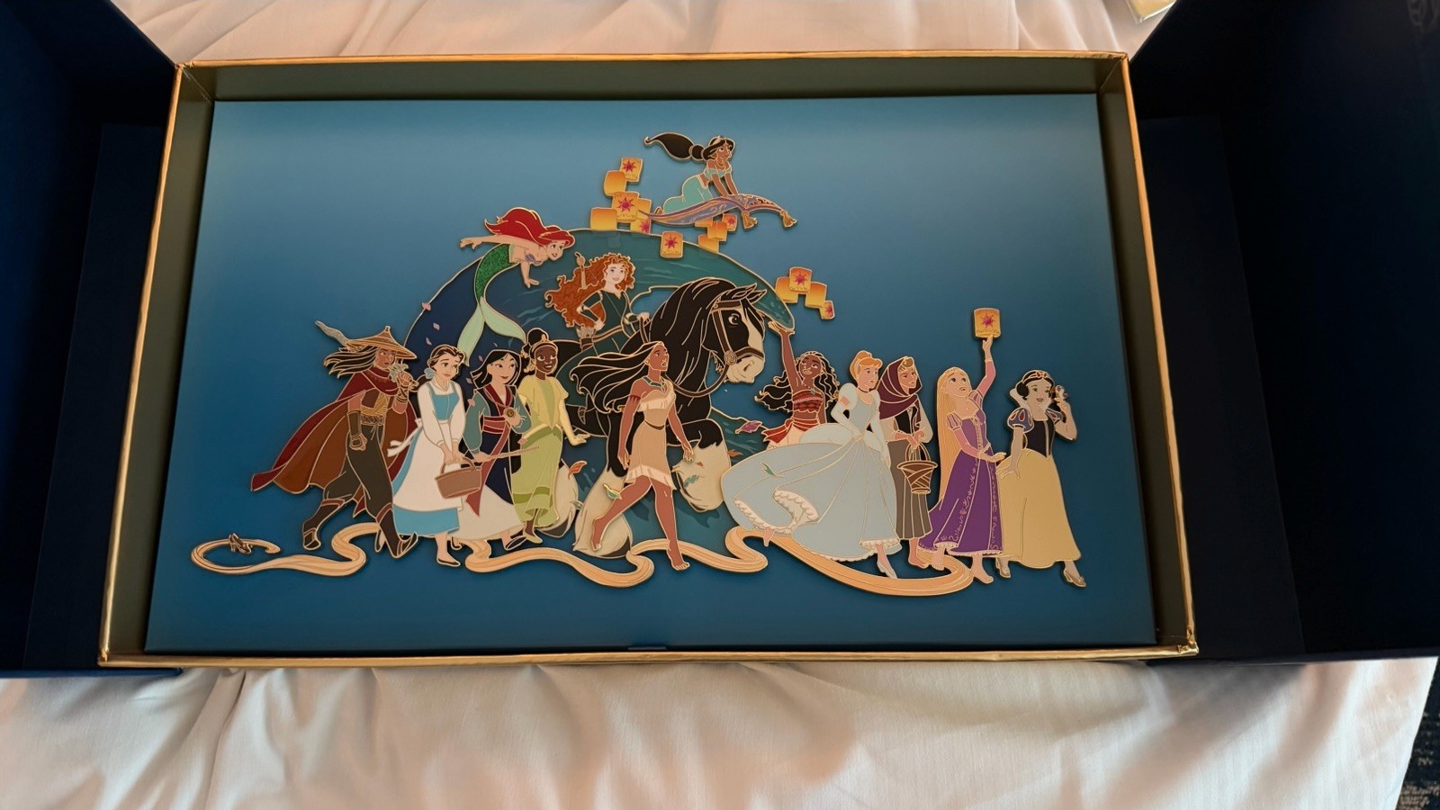 D23 2026 MOG World Princes Week  ULTRA JUMBO In hand