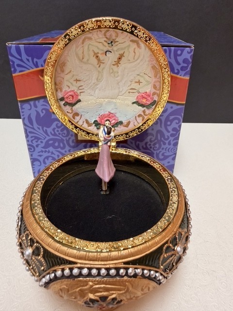 San Francisco Music Box Company Anastasia Alexandra and Nicholas Trinket