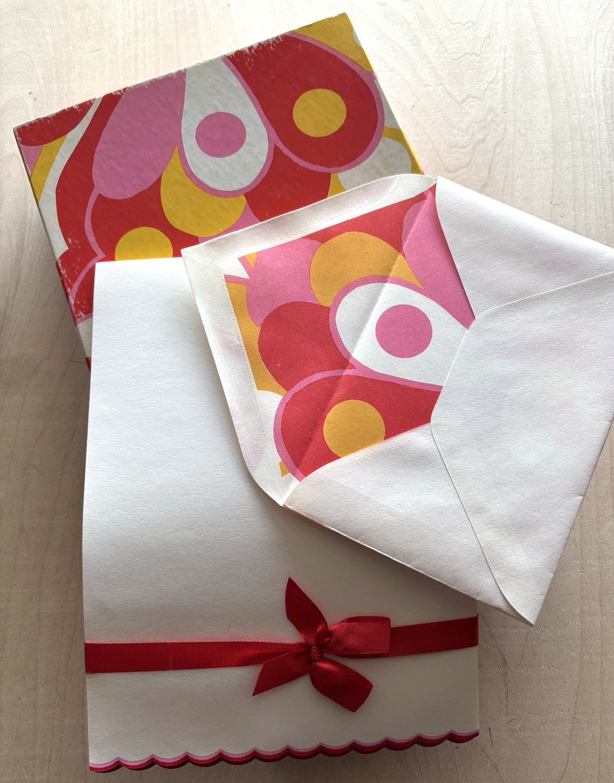 Groovy 1960s Stationery Vtg Montag 33 Scalloped Sheets + 25 Mod Envelopes Pink