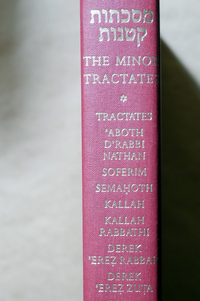 The Minor Tractates. Soncino. Facing Hebrew-English pages