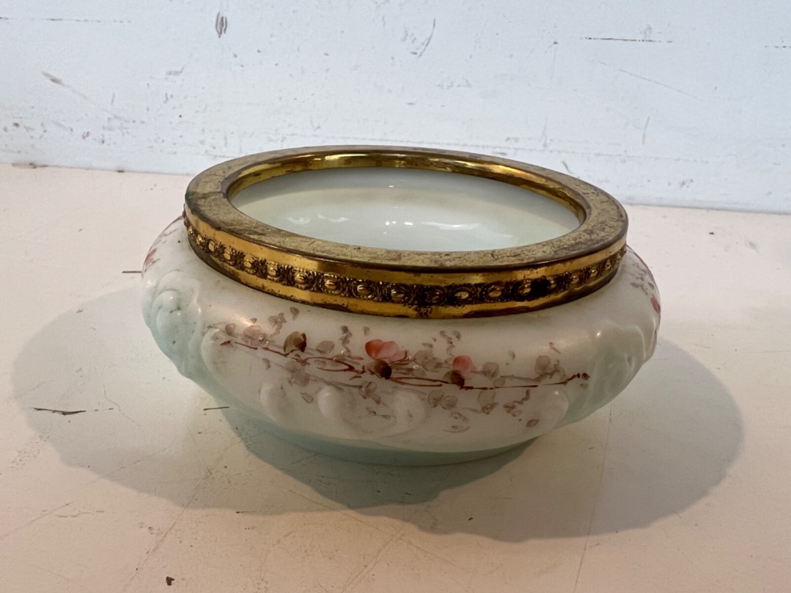 Antique Wavecrest C. F. Monroe Victorian Dresser Pin / Trinket Box w/ Floral Dec