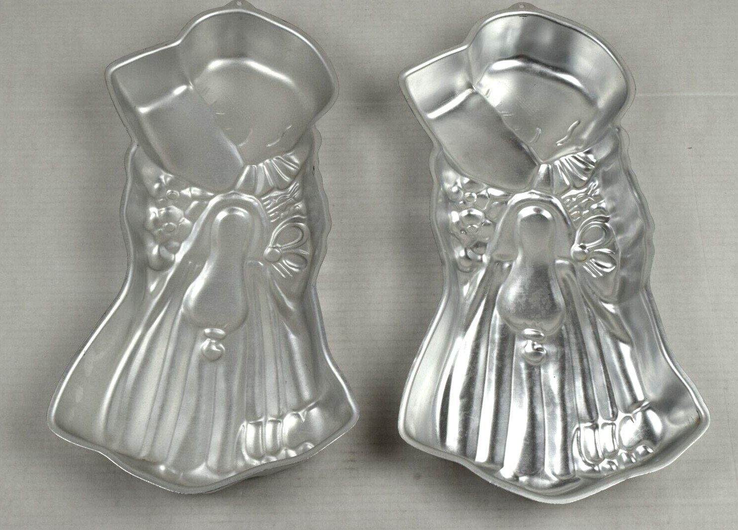 Vintage  Holly Hobbie Cake Pans Set of 2 1975 American Greetings Wilton