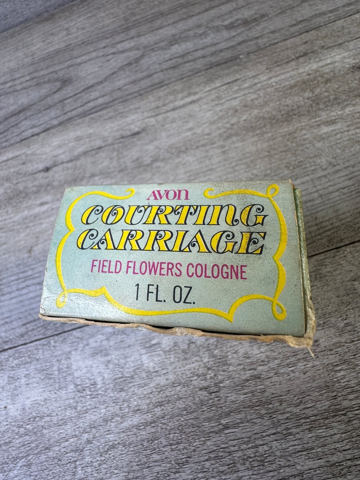 Avon Courting Carriage Field Flowers Cologne Bottle 1 fl oz Vintage NOS