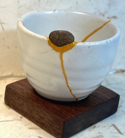 MINI Kintsugi Style Japanese Repair Technique,ceramic sake cup,w/sea pebble,VG