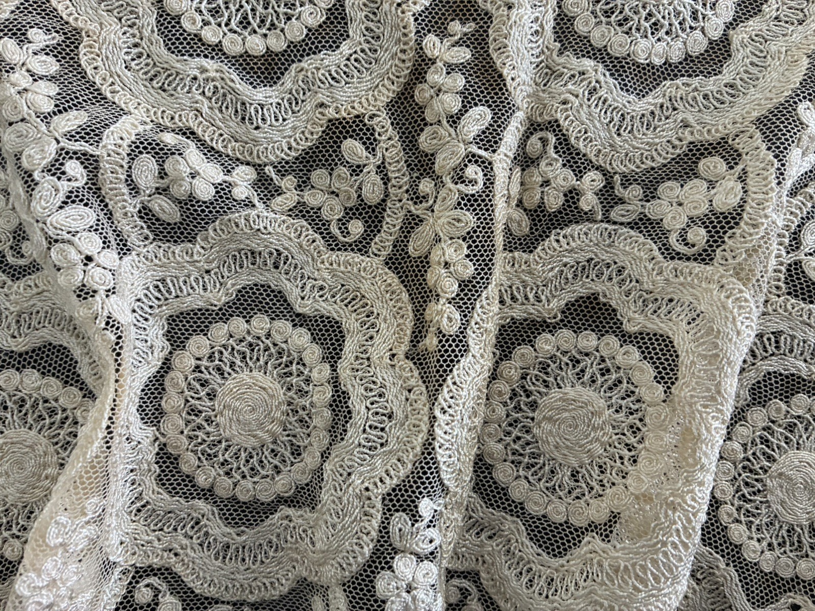 ANTIQUE LACE TABLE RUNNER Embroidered Net 11”x36” Dresser Scarf Flowers Vintage