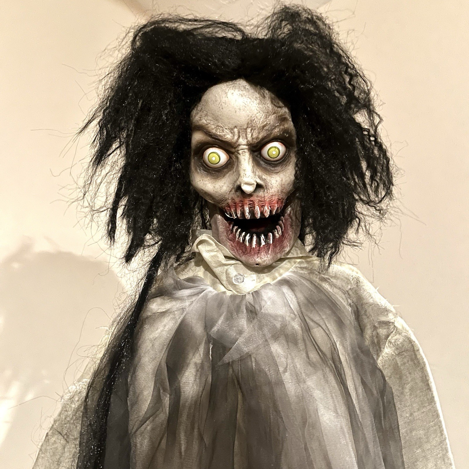 Spirit Halloween Twitching Banshee Animatronic 2015 RARE SEE VIDEO & READ DESC