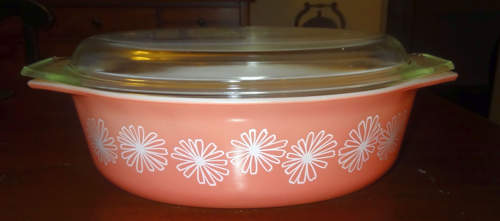 Vintage Pyrex Pink Daisy #045 2.5 Qt Oval Casserole w/ 945C Lid