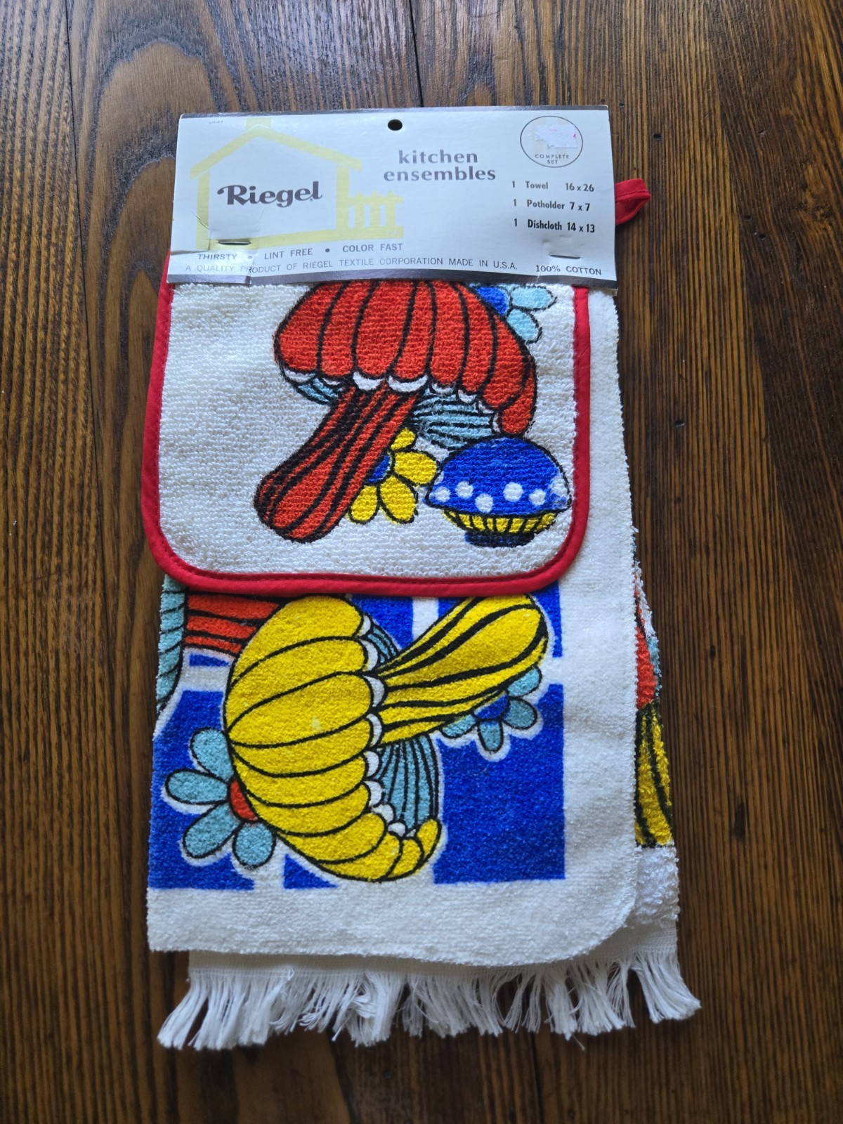 Vintage 70s Riegel MUSHROOM red DISH TOWEL SET blue FLOWER POWER kitchen - NOS