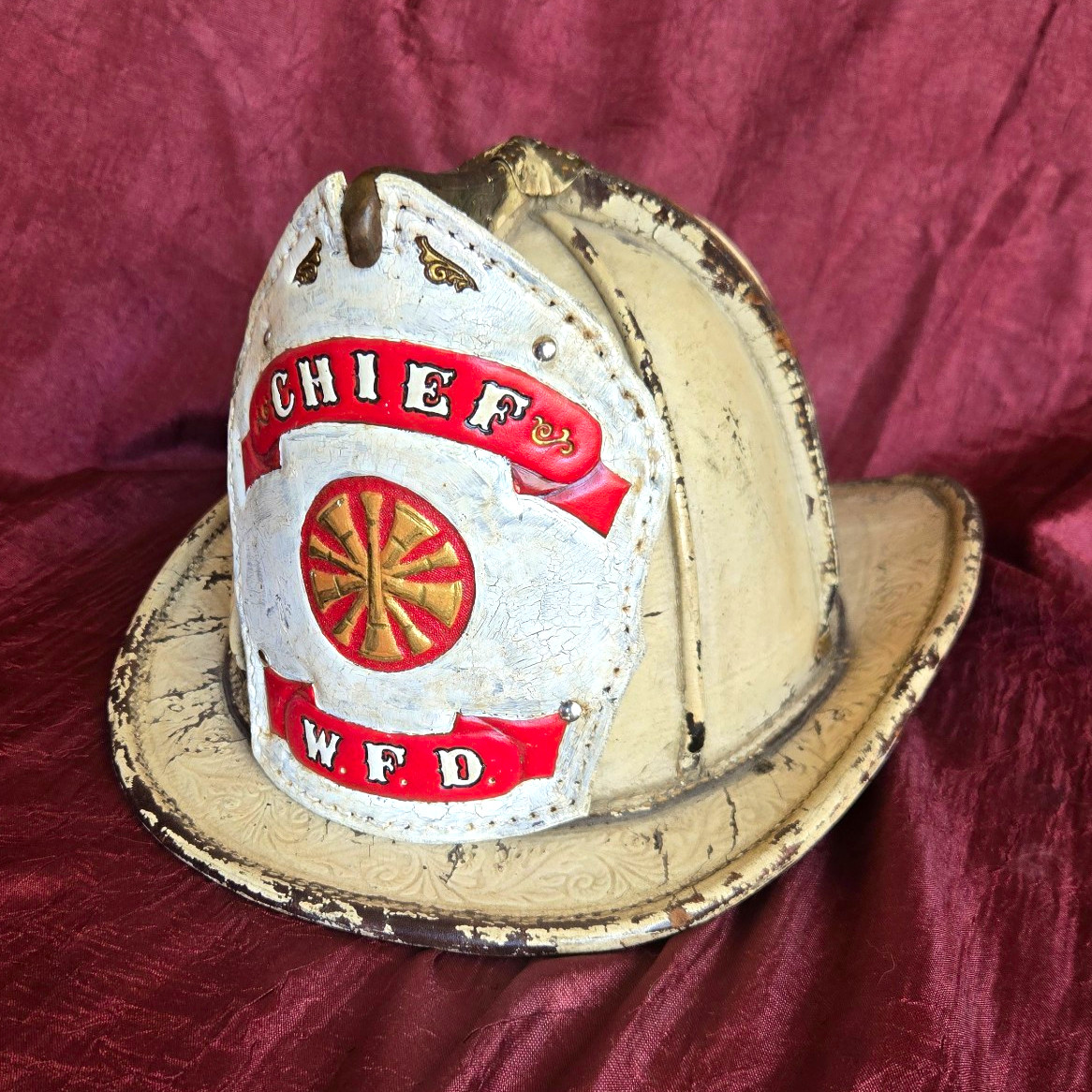 CAIRNS FIREMAN FIRE FIGHTER HELMET- CHIEF - WHITE 