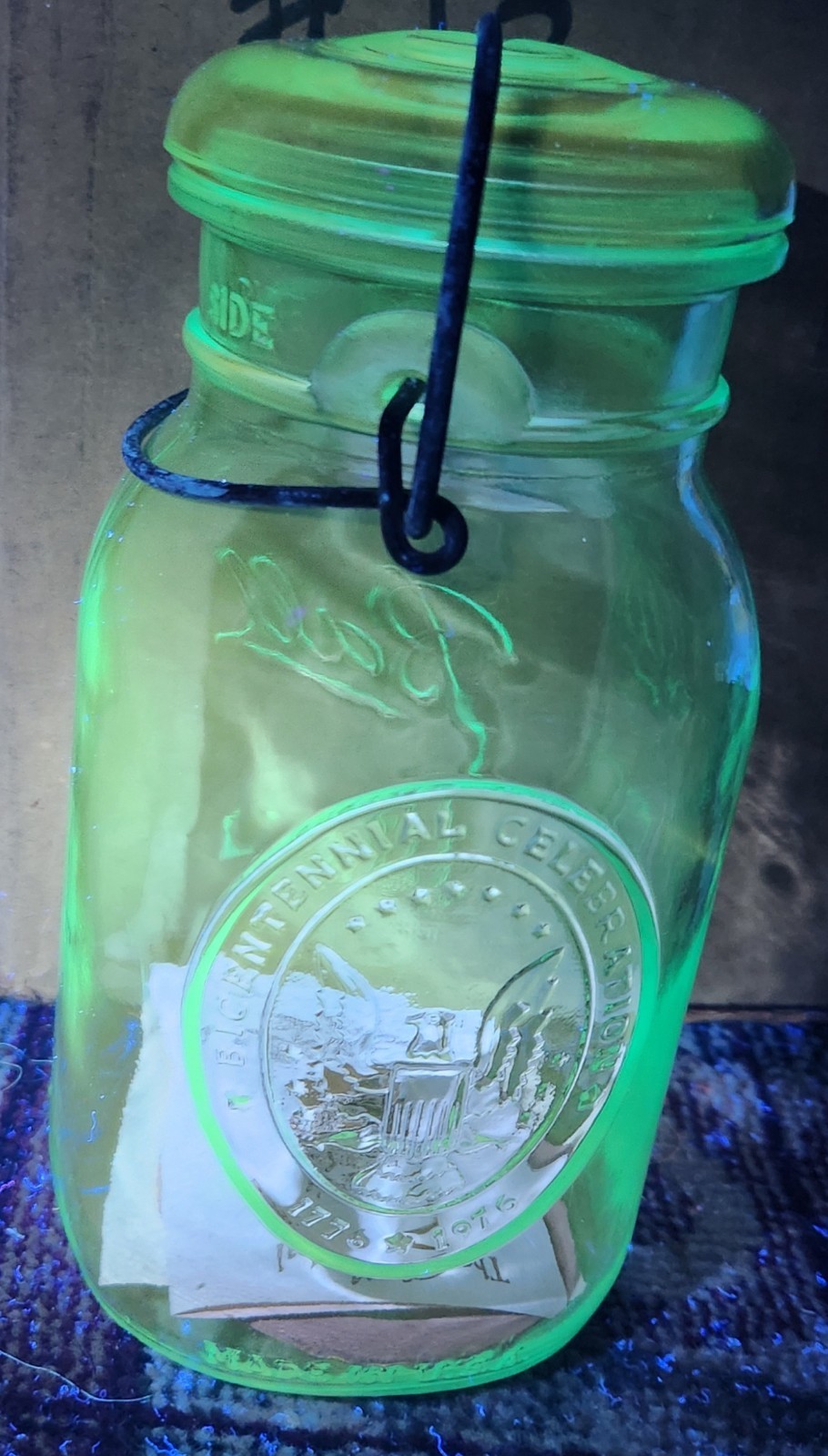 Vtg Ball Blue Mason Jar GLOWS Bicentennial Quart Jar 1776-1976 Wire Bale Uranium