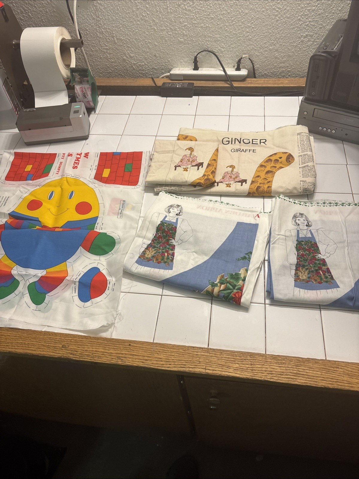 2Vtg 90s Joan Messmore VIP Garden Fence Hummingbird Apron Fabric Panel RARE #520