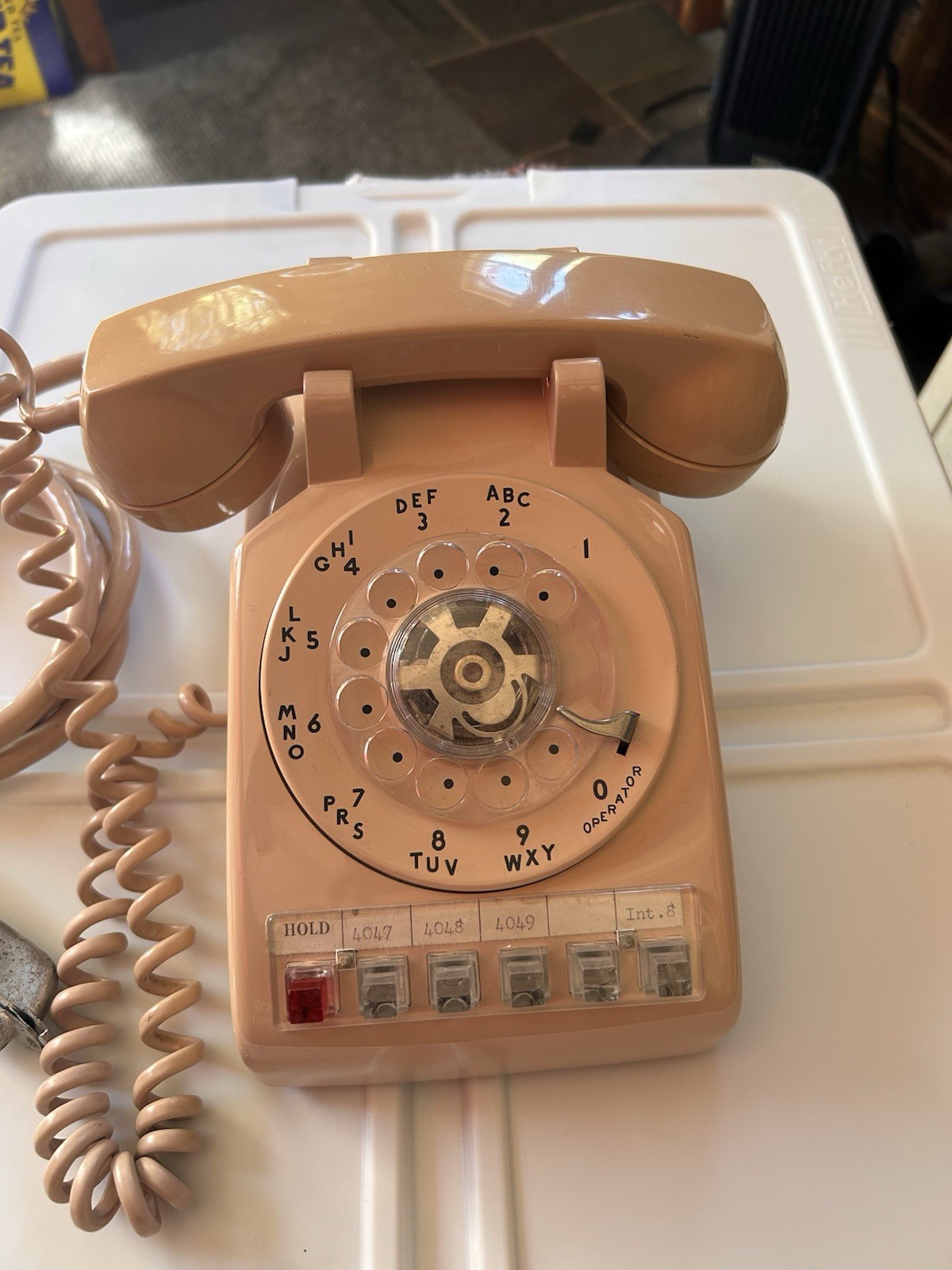 Vintage 565HK Bell Western Electric - beige/pink Multi Line 1968