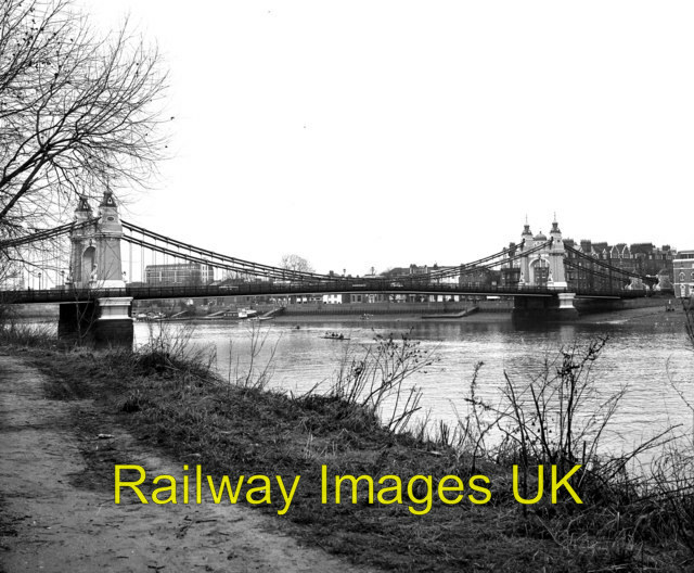 Photo - Hammersmith Bridge c1982