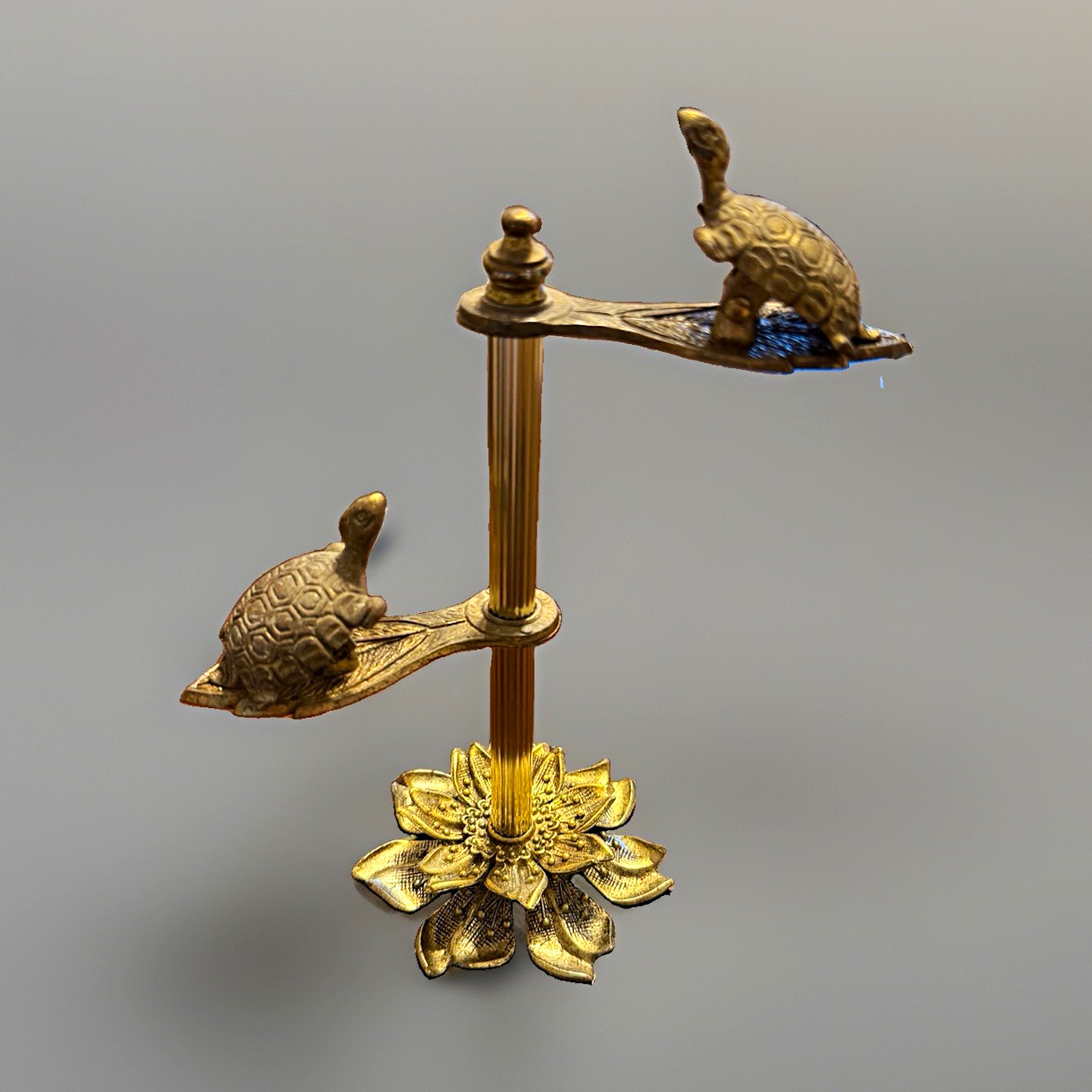 vintage 1972 Allied Brass of S.F. turtle-clip/photo display stand