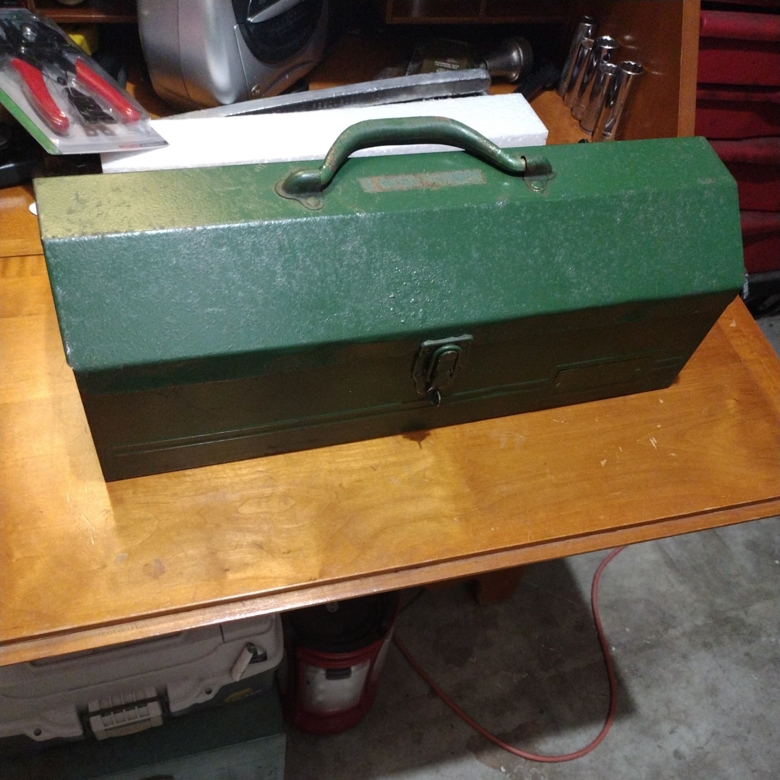 Vintage S-K Sherman Klove Tool Box W/ Tray 18” x 6” x 6”.  Beautiful 