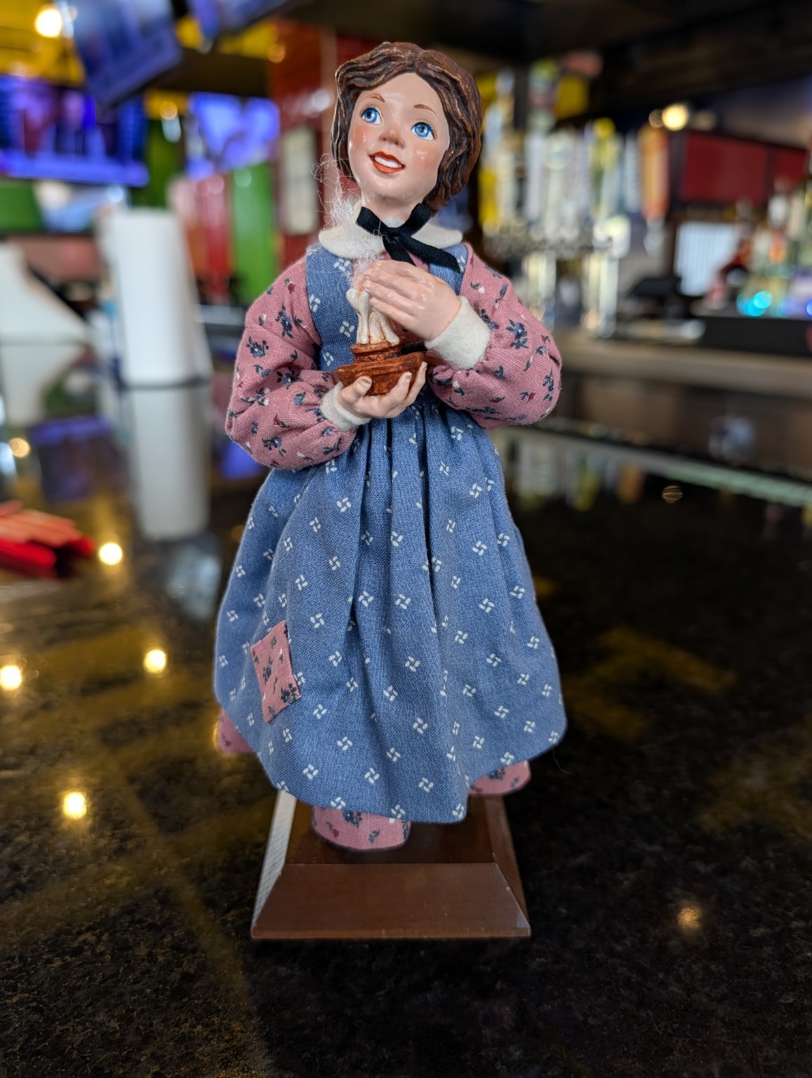 Vintage 1992 Simpich Belinda Cratchit Girl w Candle A Christmas Carol Figurine