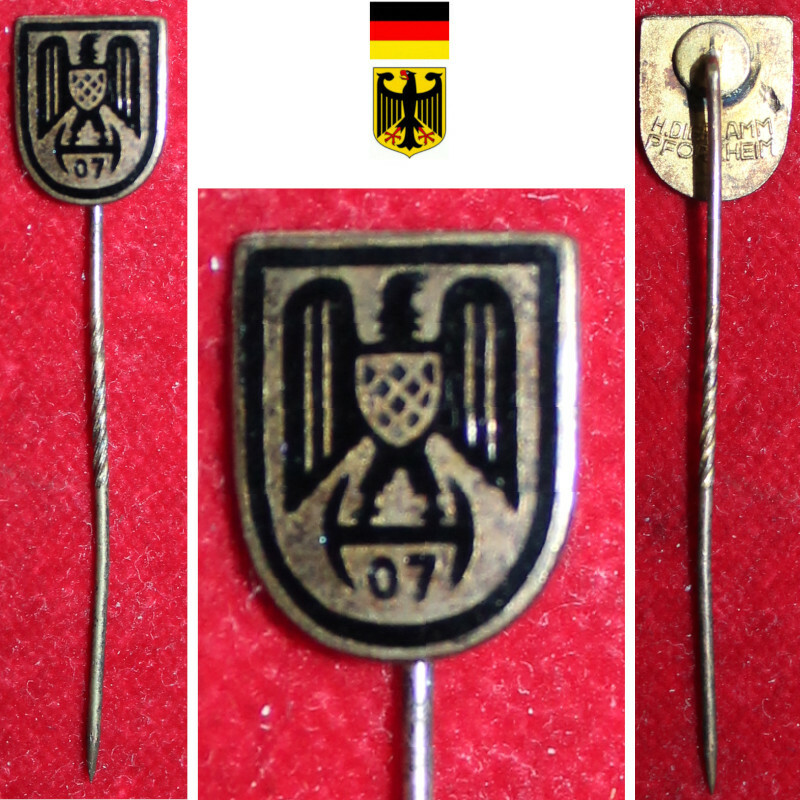 Football DFB Handball DHB GERMAN CHAMPION 1958 Pin SF Hamborn 07 e.V.