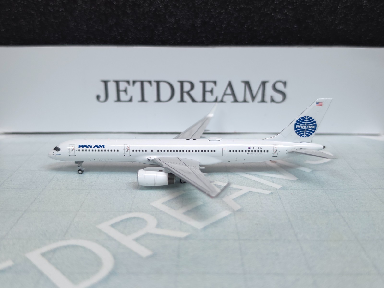 1/400 ICELANDAIR CRITERION BOEING 757-200WL PAN AM COLORS TITLE TF-FIC NG MODEL
