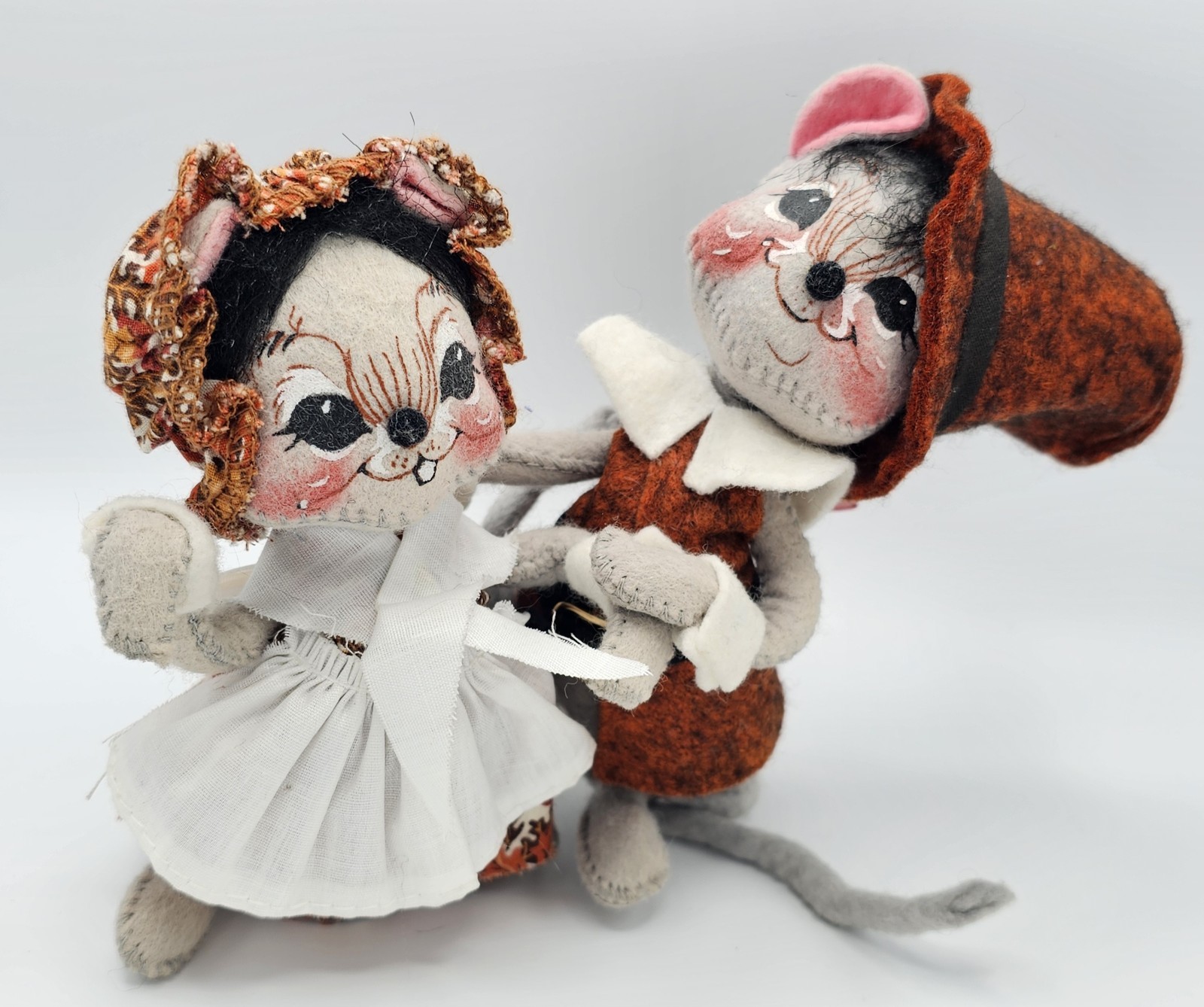 Vintage 1995 Annalee Thanksgiving Pilgrim Mouse Couple, Autumn Decoration