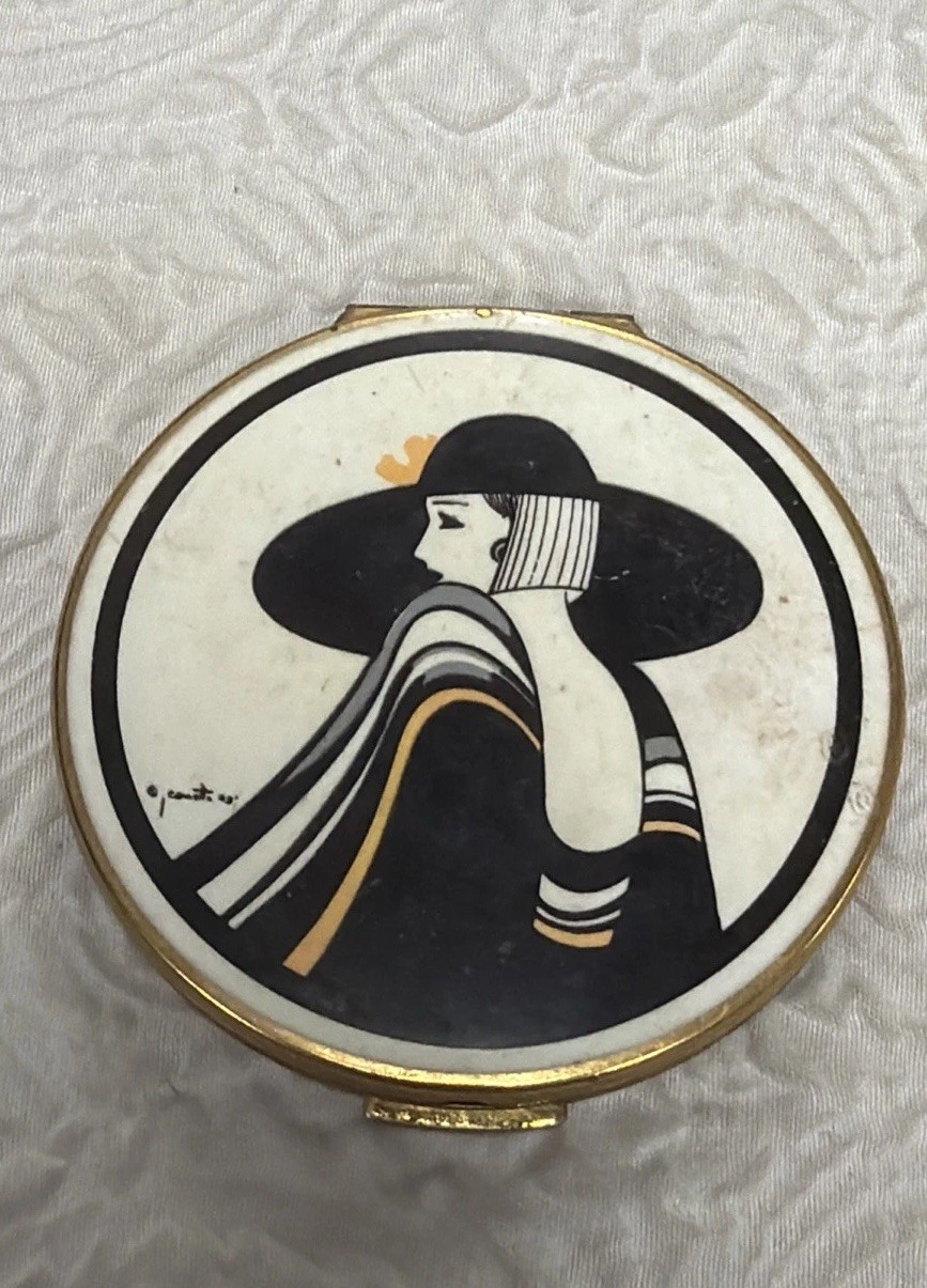 Vintage Stratton Compact Woman w/Hat & Scarf Art Deco Enamel in Gold Tone Metal