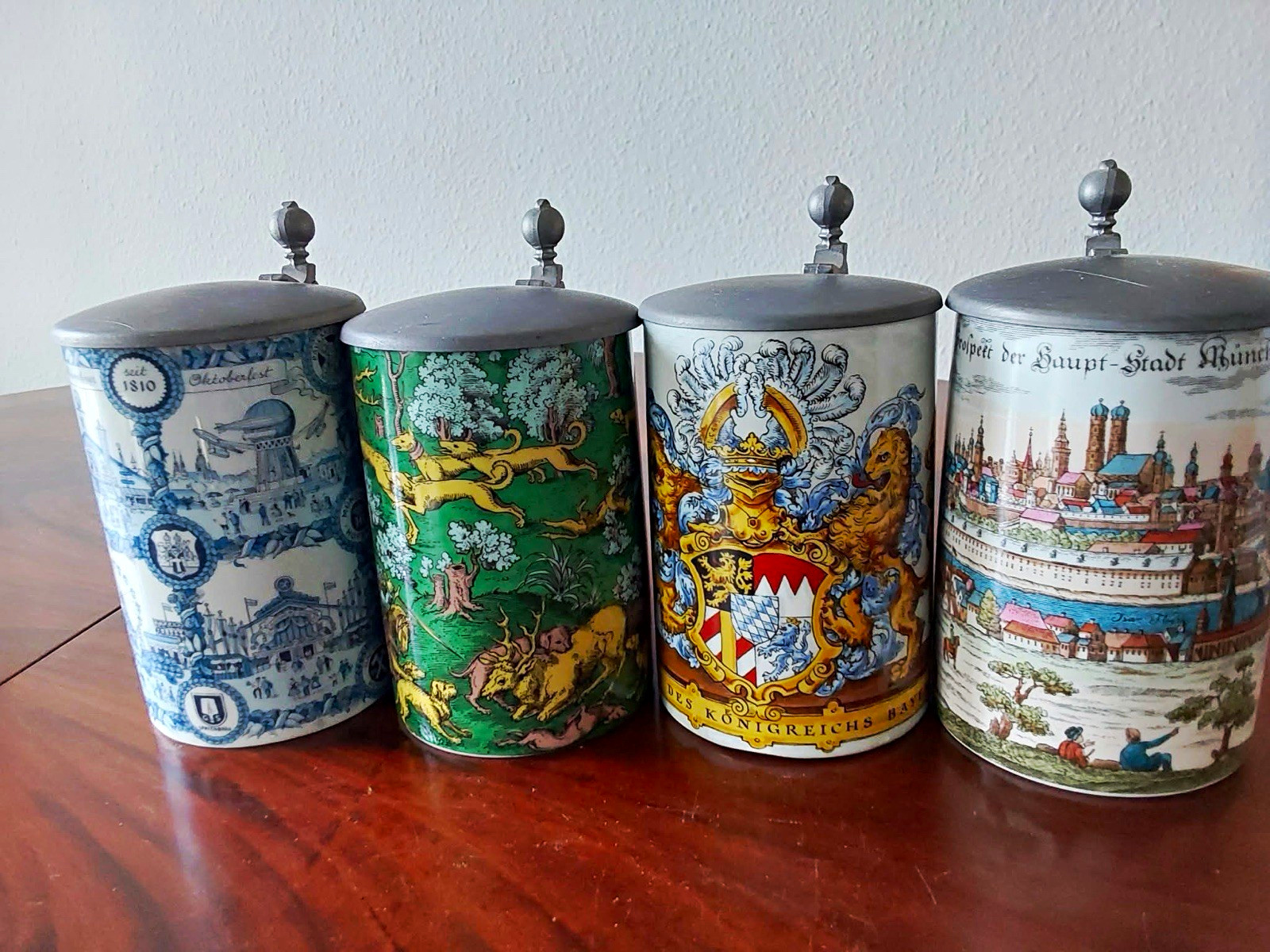 4 x beer steins with tin lid, motifs Oktoberfest/Munich & brewery