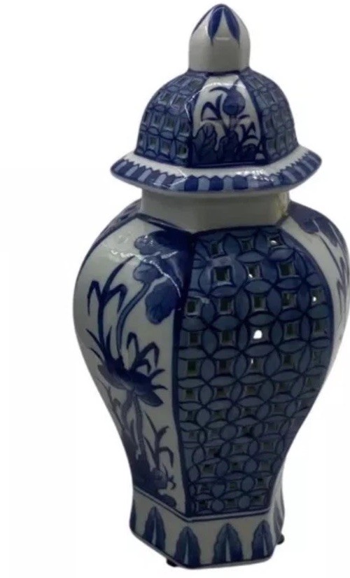 Stunning Vintage Dechang Pierced Ceramic Chinoiserie Blue/White Ginger Jar W/lid