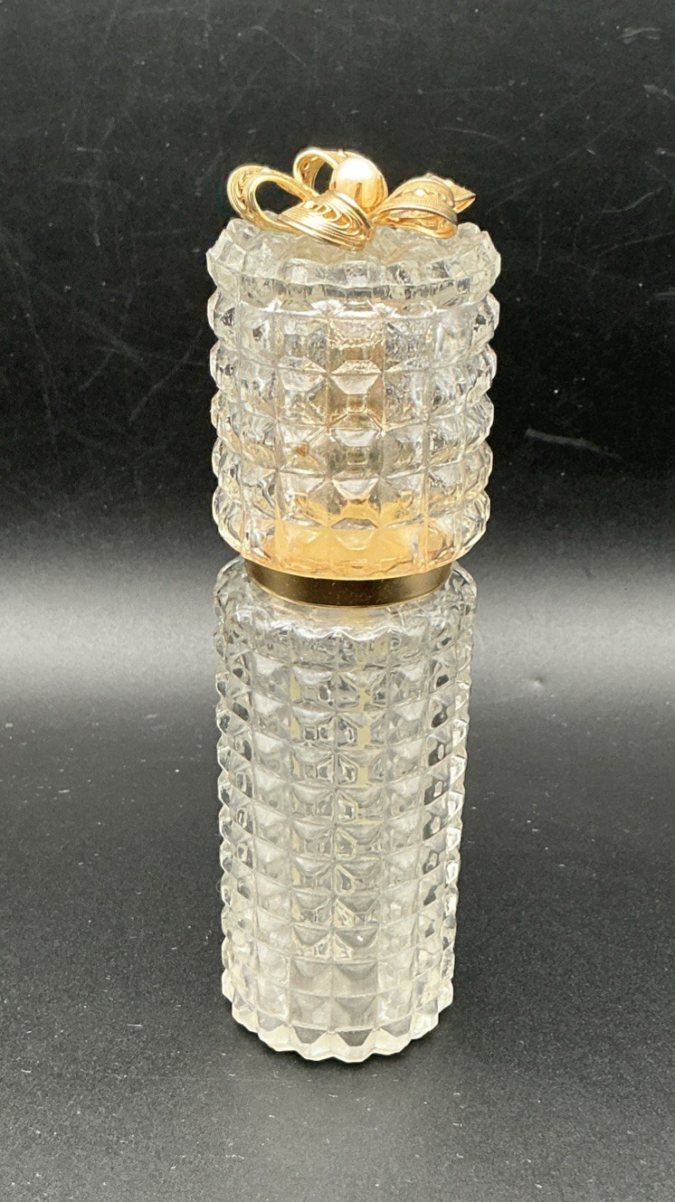 Vtg Avon Unforgettable Crystal Cologne Bottle Empty Scented Waffle Glass Bow