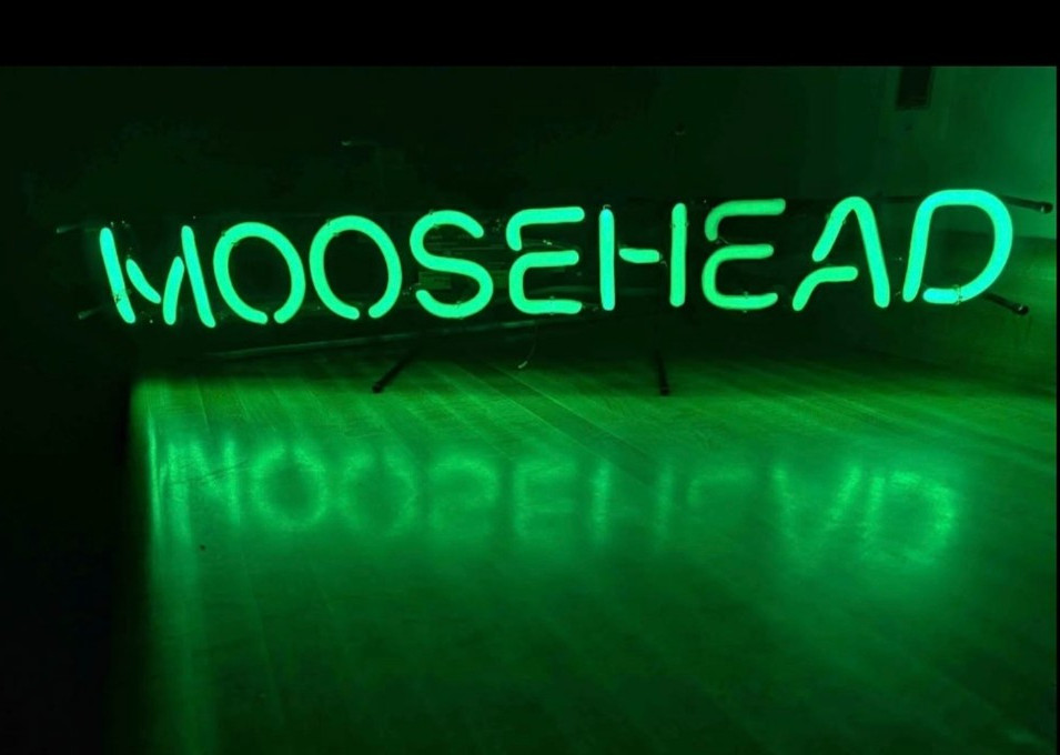 Vintage  1983 Moosehead Beer Approx 30 in wide  Green Glass Neon Sign Everbrite 