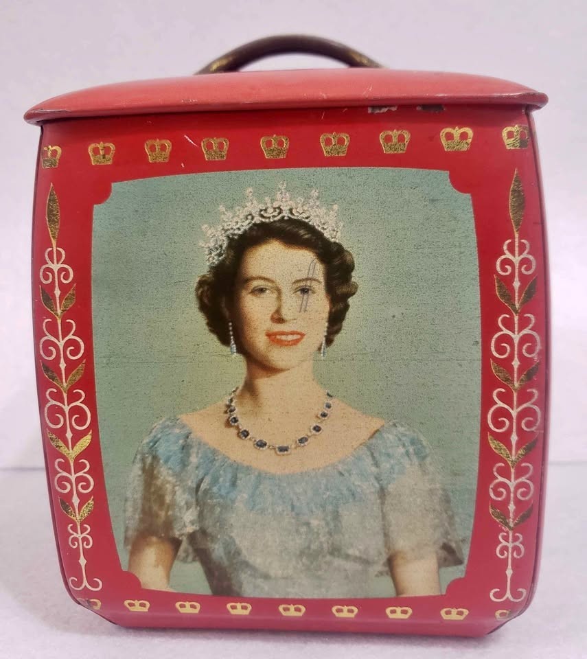 Rare Vintage Queen Elizabeth II & Prince Philip Commemorative Tin June 2nd 1953