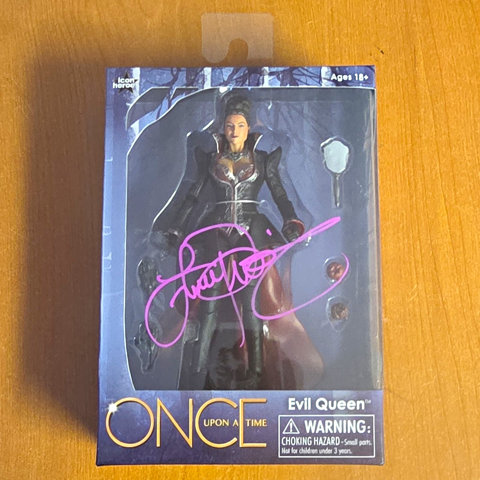 Once Upon a Time Series 1 Evil Queen Figure Autographed JSA Lana Parilla