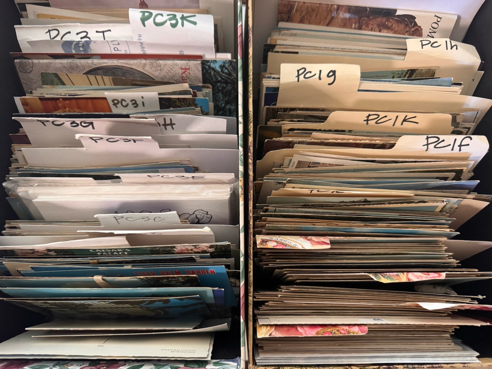 LAEGE Lot of 560+ Vintage Midcentury USA Europe postcards, unused Some Used