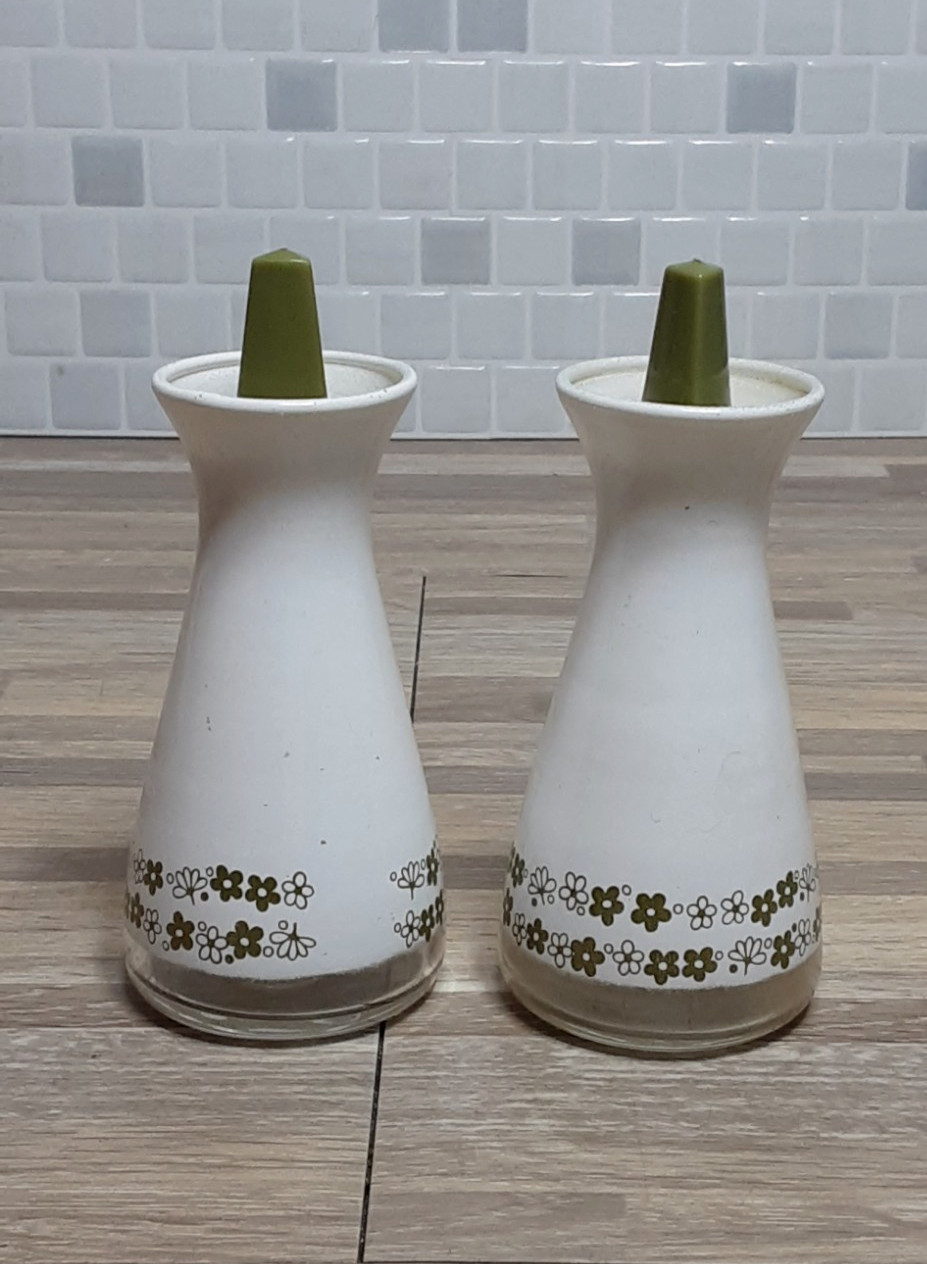 1970's PYREX Corelle Crazy Daisy Spring Blossom Salt & Pepper Shakers 2Set