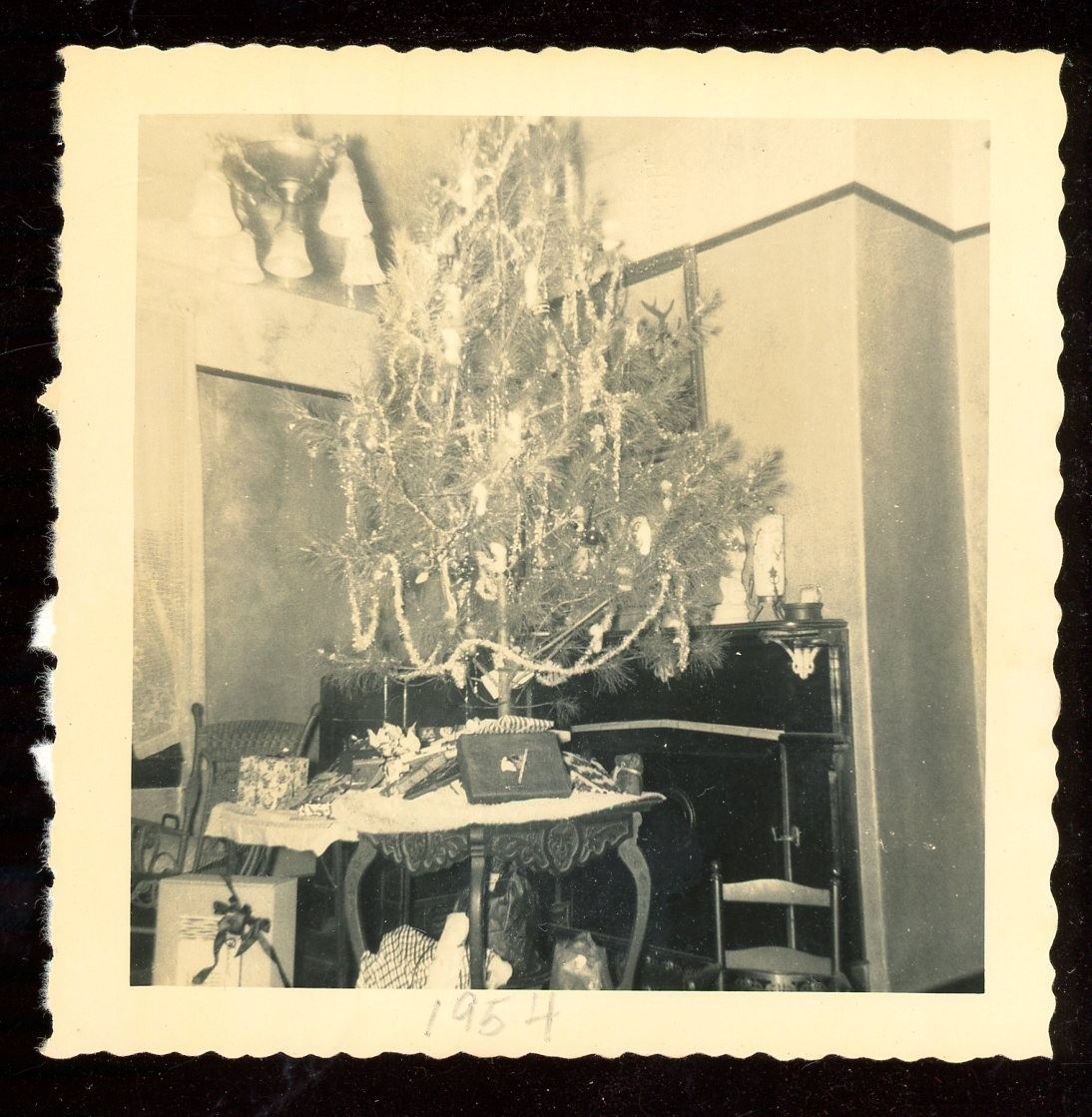 Vintage Christmas Photo UNOPENED PRESENTS UNDER CHRISTMAS TREE 1954