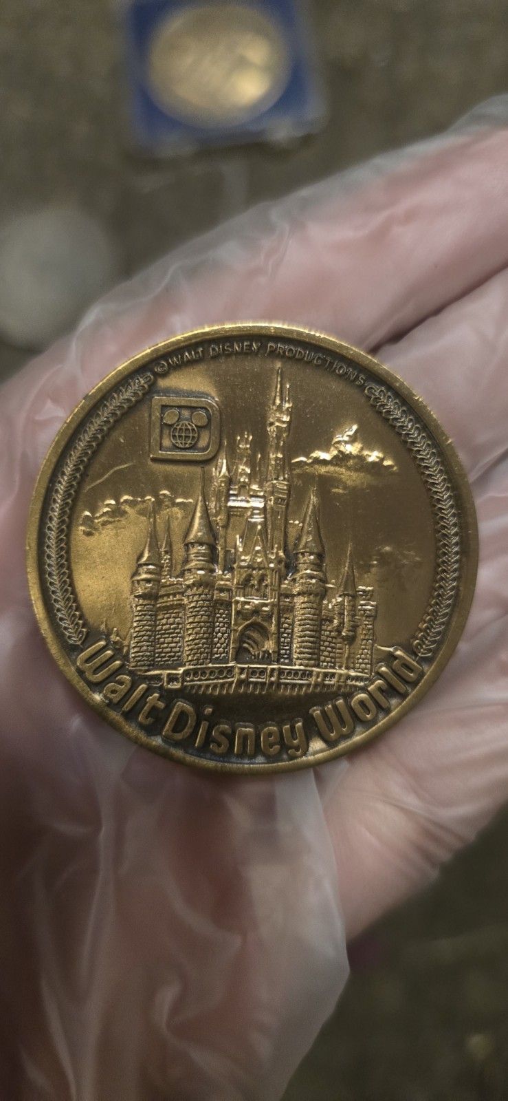 Vintage 1970’s Walt Disney World Magic Kingdom Collector Coin Bronze No Case