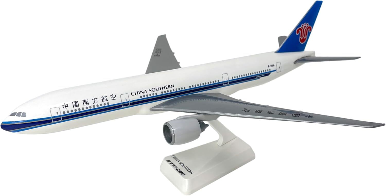 Flight Miniatures China Southern Boeing 777-200 B-2051 Desk 1/200 Model Airplane