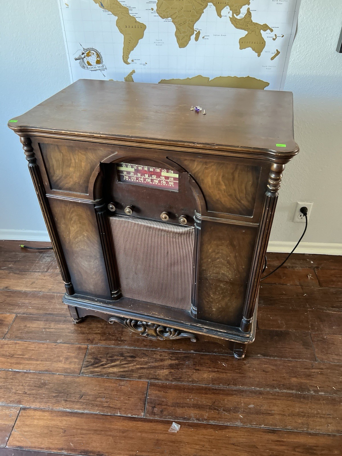 1940's Belmont Floor Console Tube Radio  Nice Condition