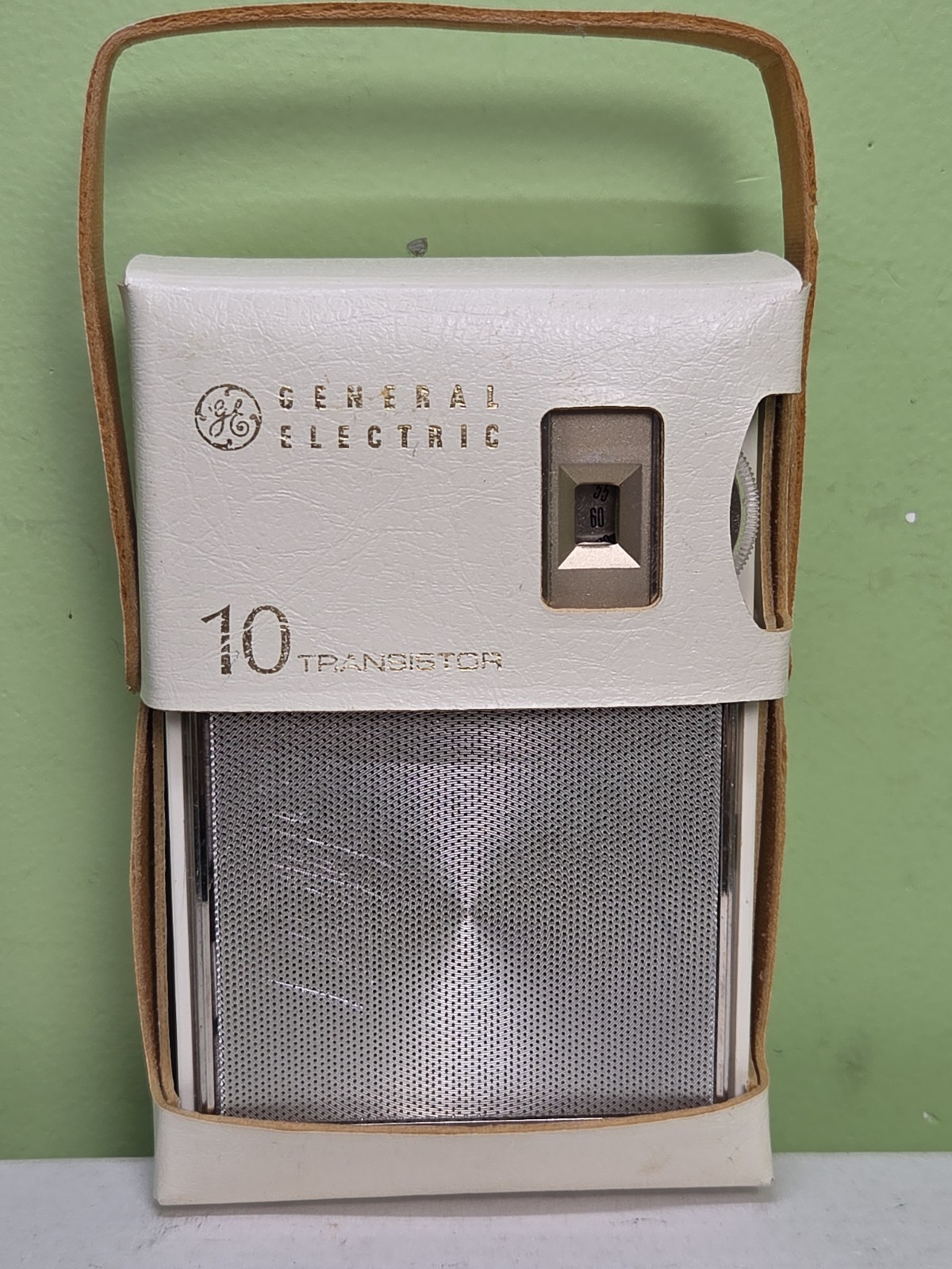 Vtg 1960\'s GE P1700A 10 Transistor AM Pocket Radio White Chrome TESTED WORKS W/