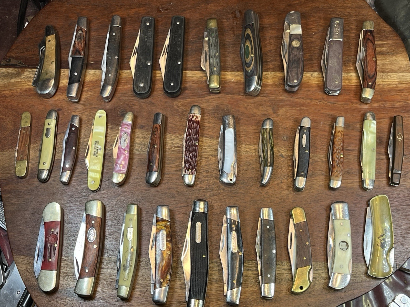 TSA CONFISCATED Hand Selected & Inspected Pocket Knife (Lot of 33)