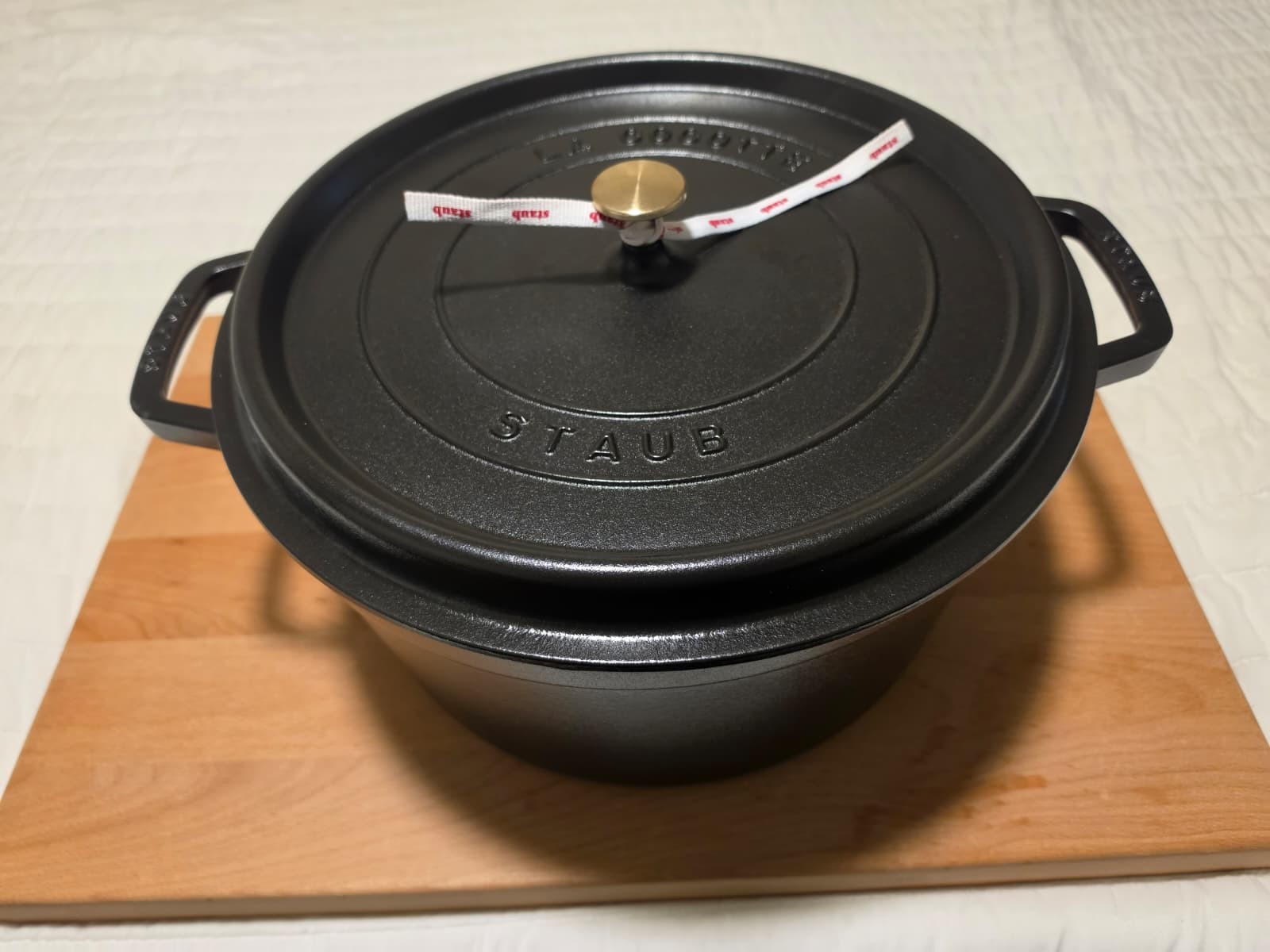 STAUD Cast Iron 13.25 qt, Round, Dutch Oven, Black