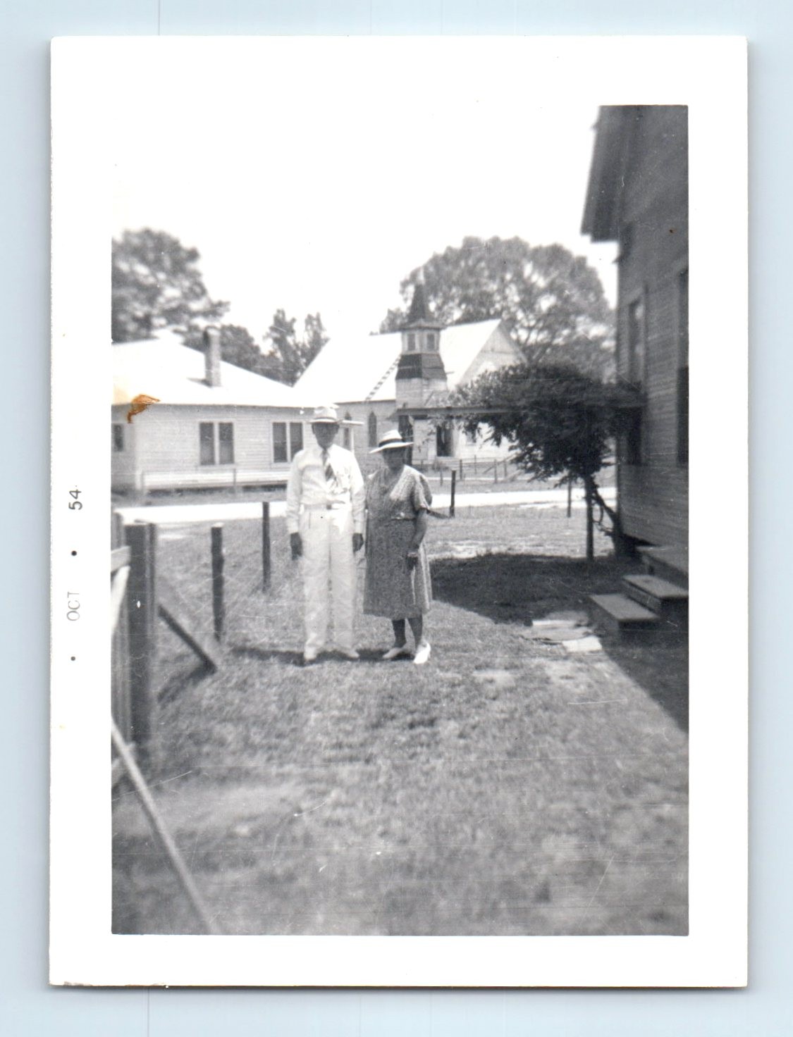 Old Vintage Photo MAN WOMAN COUPLE DUO HOUSE ANTIQUE PHOTOGRAPH B&W SNAPSHOT