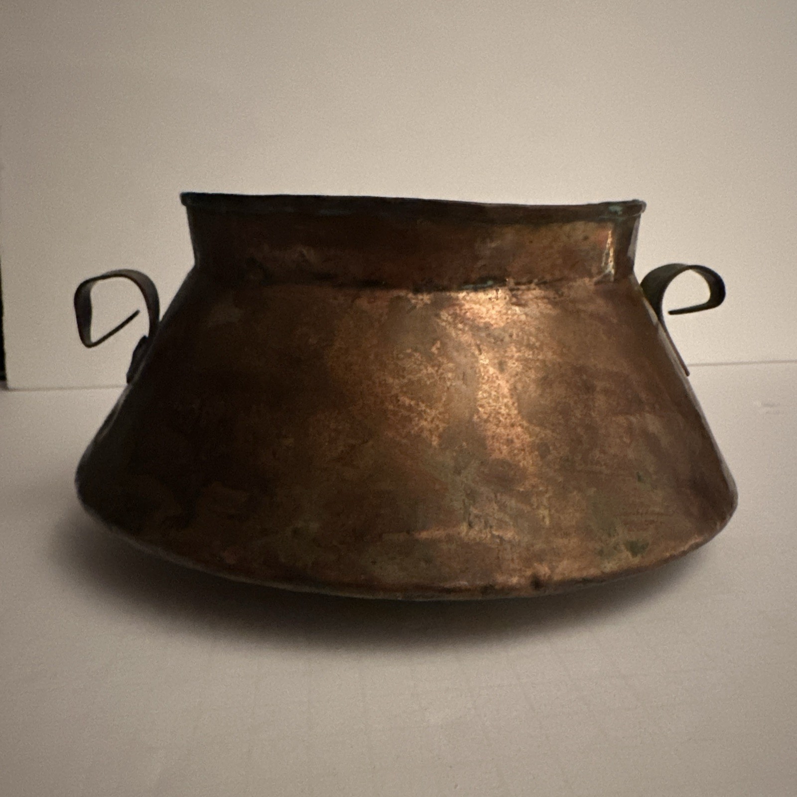Antique 19thC Hand Hammered Copper Cauldron Pot Dovetailed Brass Cramp Seam 10”